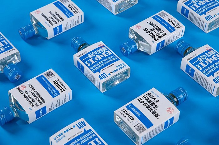 江小白“吐槽瓶”；图片来源：微博@江小白