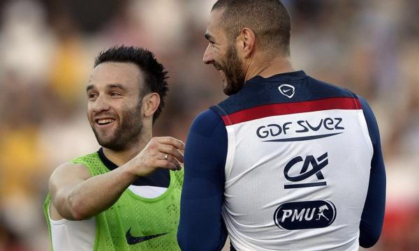 本泽马与瓦尔布埃纳曾是法国国家队队友。