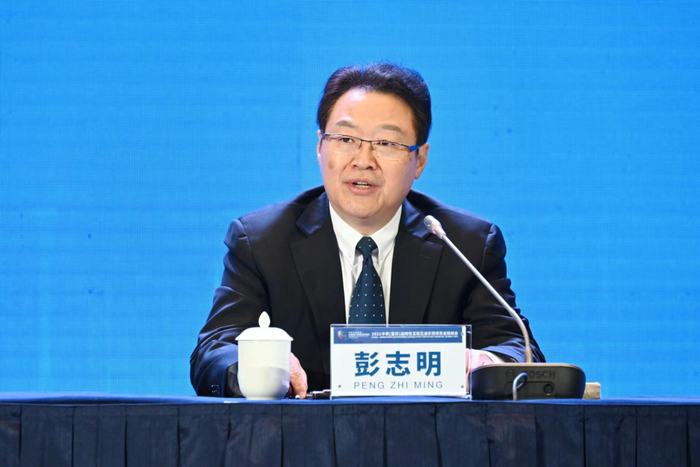 彭志明介绍有关情况 邹乐 摄