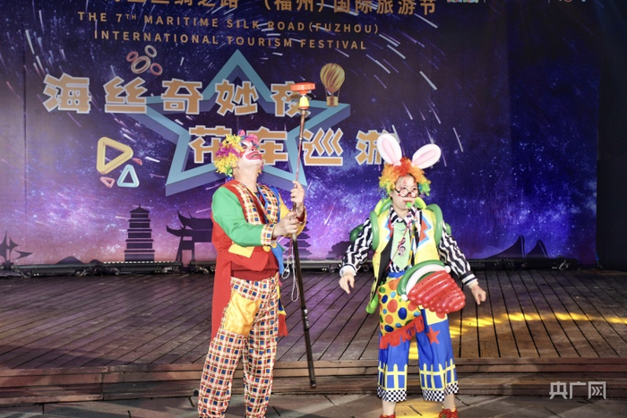 海丝元素、闽都元素、未来元素以及旅游节的狂欢元素交融展现“万国潮涌”（央广网记者 龚雯摄）