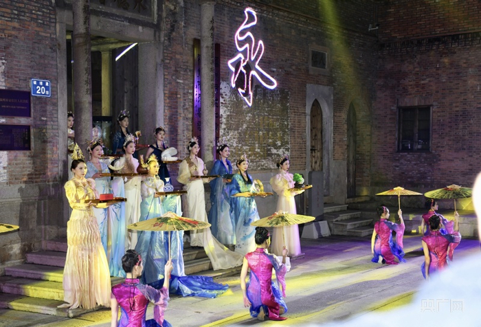 以“千年邂逅”“双杭奇遇”“万国潮涌”三个篇章，呈现了丰富的海丝文明和闽商文化发展变迁（央广网记者 龚雯摄）