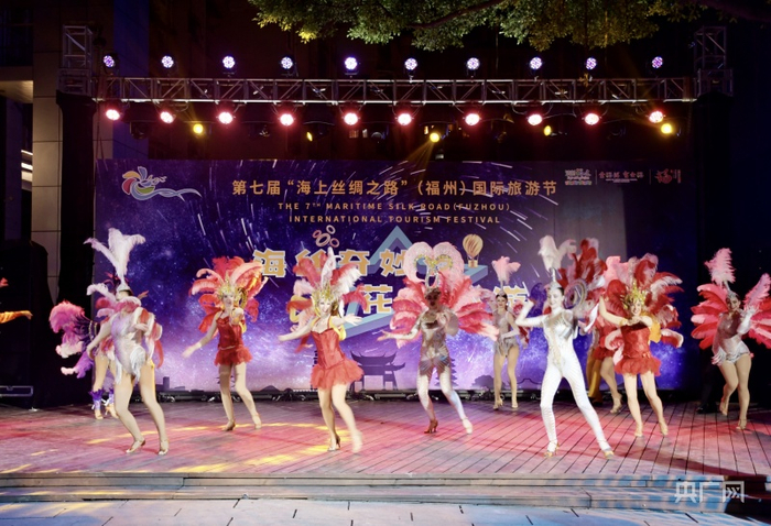 “海丝奇妙夜”文旅体验活动连日来在福州上下杭上演，绽放夜间文化旅游魅力（央广网记者 龚雯摄）