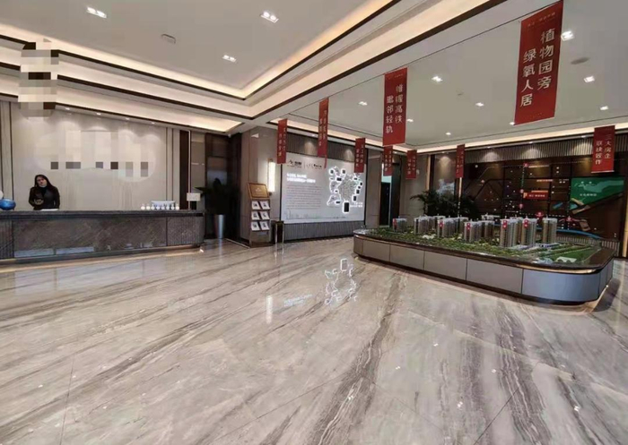 △颇为冷清的售楼处（时代周报记者摄）