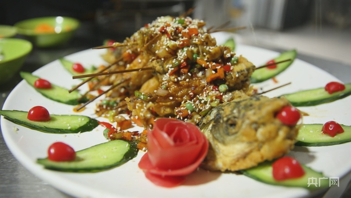 墨玉美食功夫串串鱼。央广网发