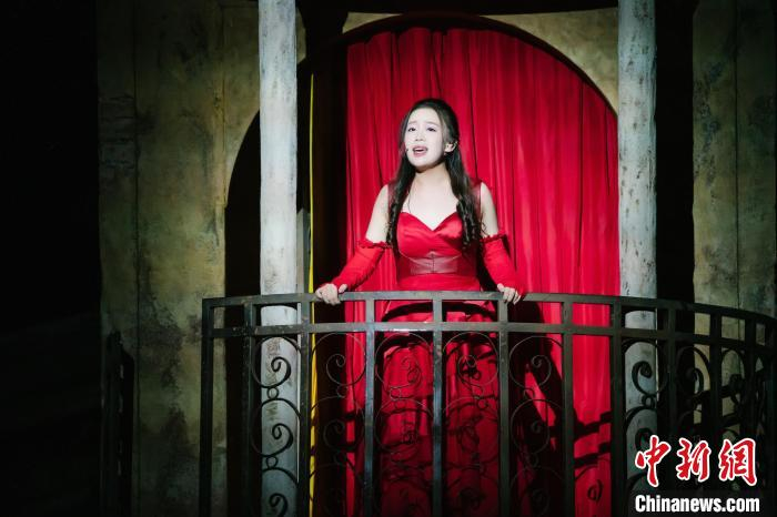 音乐剧《罗密欧与朱丽叶》中文版剧照。　上汽·上海文化广场 供图