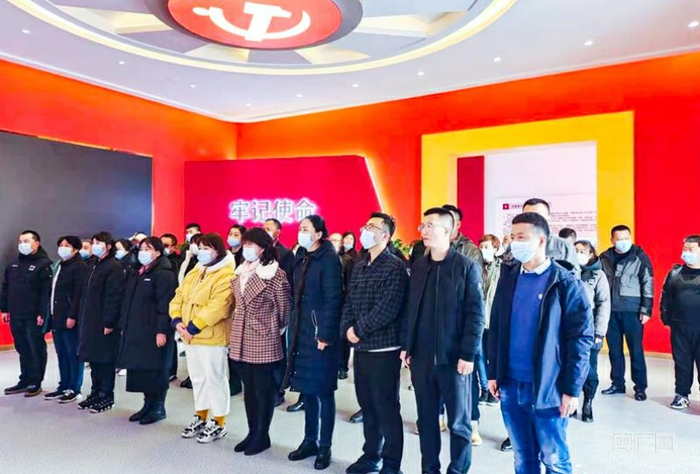 实地参观“四史馆”。央广网发