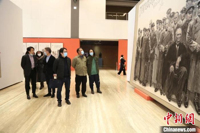 嘉宾参观画展 中国国家画院供图
