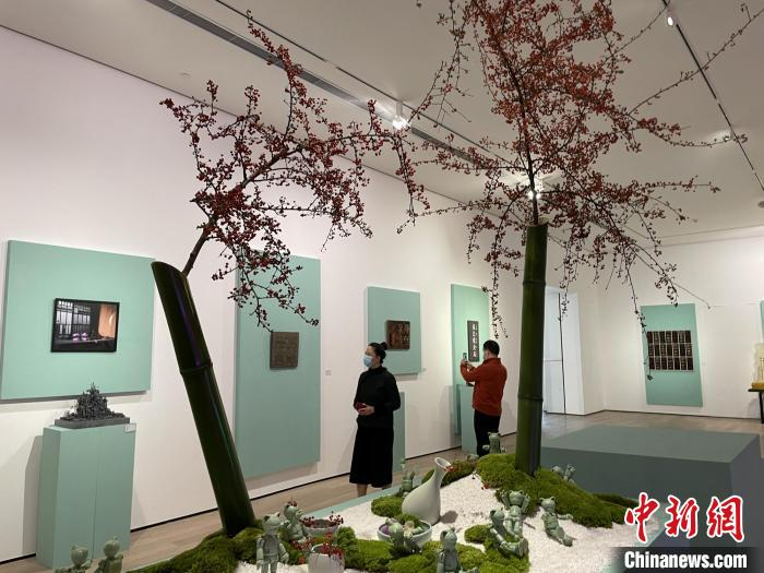 音乐作词人方文山的大型艺术展“方道文山流”在沪开幕。　康玉湛 摄