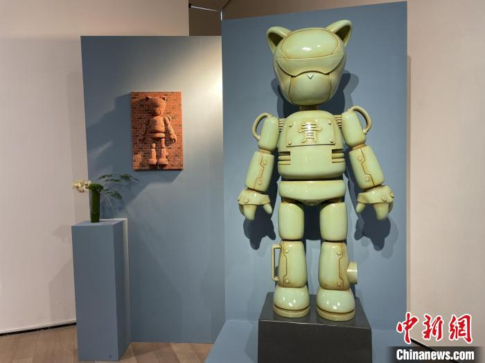 原创潮流公仔“庞克猫史汀” 康玉湛 摄