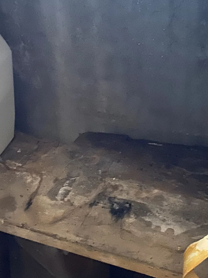 居民家中因渗水板材发霉。于帅卿/摄