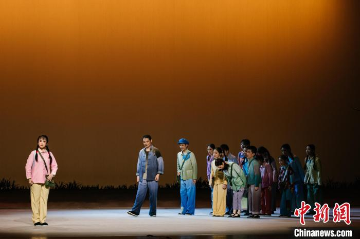 《大山里的国旗》由普宁市潮剧团创作推出 映洲 摄