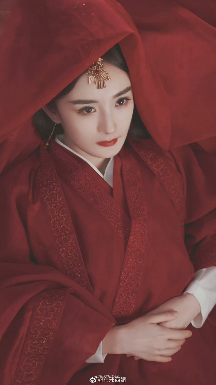 皑皑白雪中一抹红……|杨幂|白雪_新浪新闻