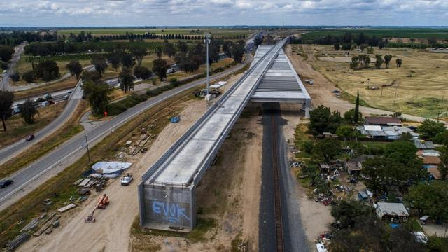 加州高铁建设由于承包商风波又陷入停滞 图自洛杉矶时报 