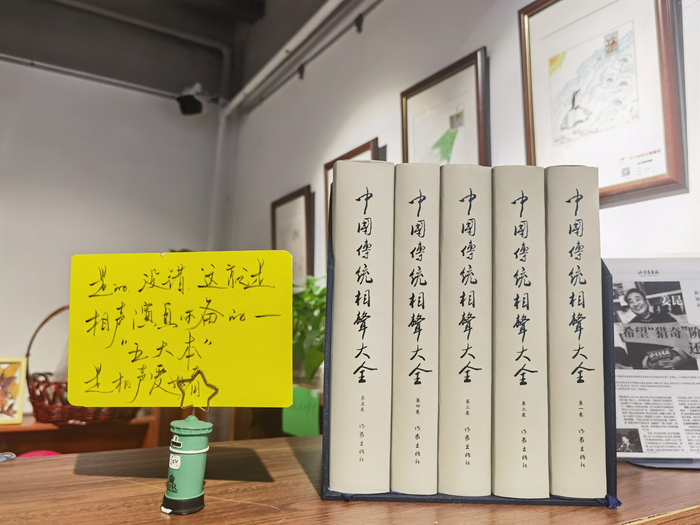 书店主理人启航手写的图书介绍