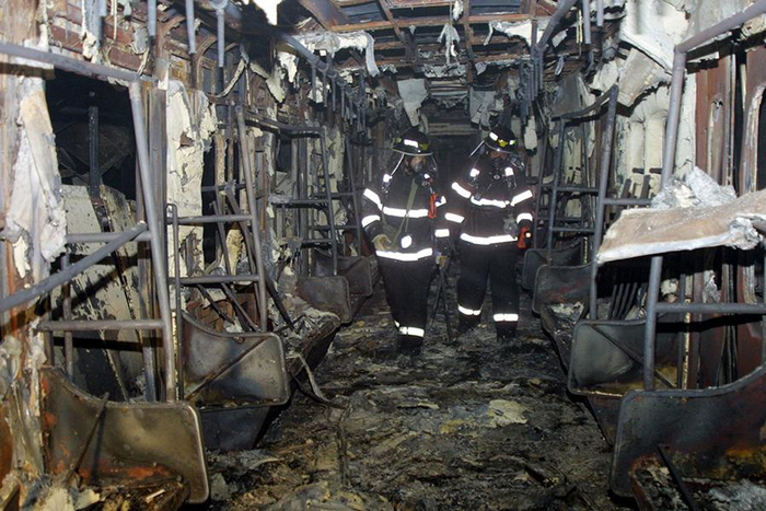 2003年2月18日，韩国大邱市地铁发生特大火灾。图｜新华社