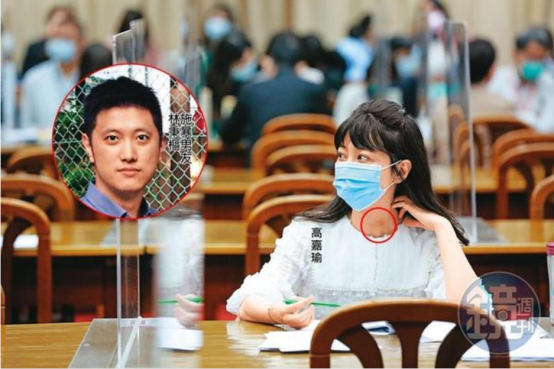 高嘉瑜11月29日在“立法院财委会”等候质询时，脖子上的瘀伤（红圈处）还清晰可见。图自台湾《镜周刊》