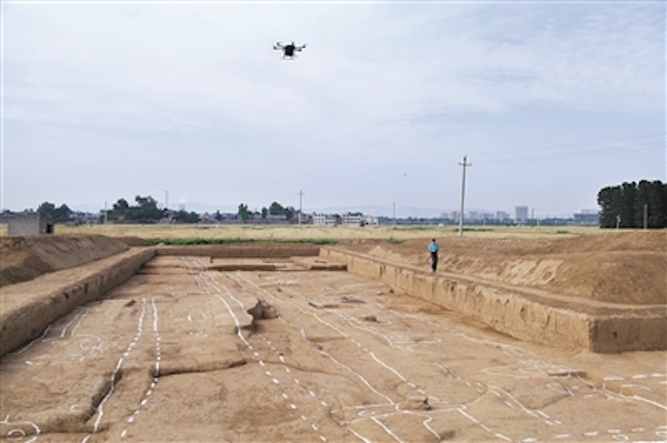 二里头遗址宫殿区发掘现场  二里头考古队供图  澎湃新闻资料