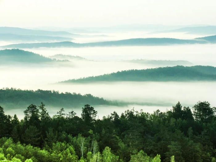 青山绿水 常威 摄