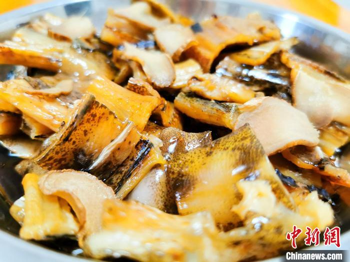 蒸石角鳝干 李晓春 摄