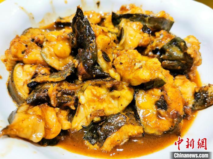 陈皮豆豉焖石角鳝 李晓春 摄