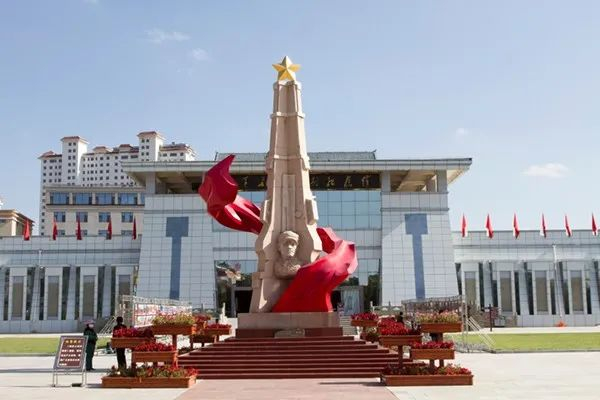 甘肃省会宁县红军会师广场上的红军会师纪念雕像。图|IC photo