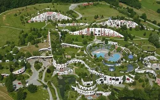 布鲁茂温泉酒店（RognerBad Blumau）