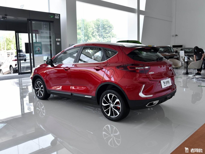 打虎亲兄弟 小哥带你看吉利帝豪gs