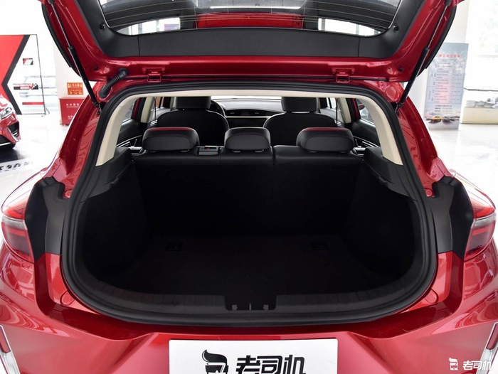 打虎亲兄弟 小哥带你看吉利帝豪gs