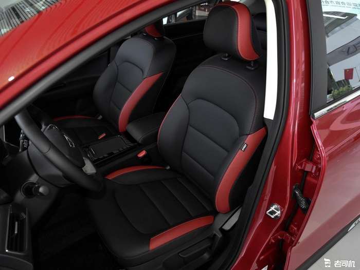 打虎亲兄弟 小哥带你看吉利帝豪gs