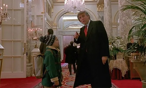 1992年特朗普客串《小鬼当家2》的场景，视频截图