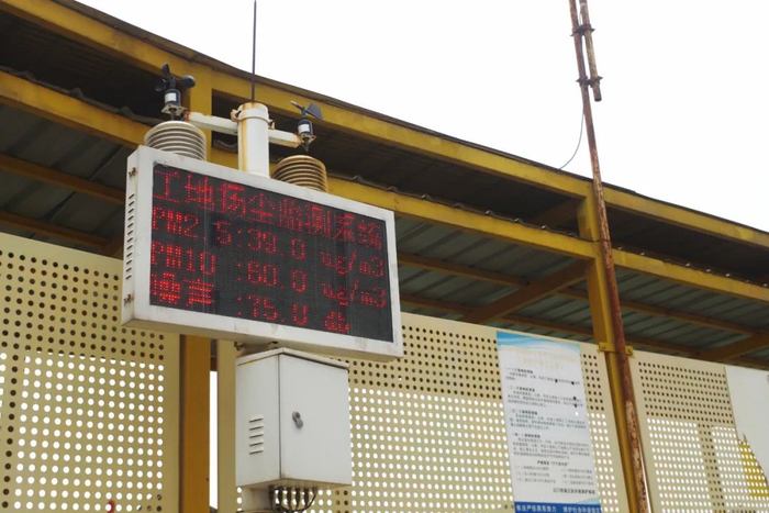  安装了喷淋系统，抑制扬尘 图：重庆高新区微讯