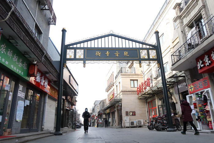 作为老城保护更新项目之一的大栅栏观音寺片区，在第一阶段的申请式退租中，已有近半数居民签约。摄影/新京报记者&nbsp;王嘉宁