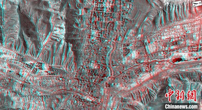 图为青海省西宁市城区高分七号卫星红绿立体影像。刘锦秀 供图