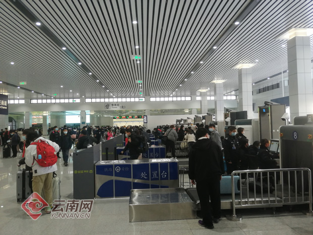 提质改造后的昆明站北广场 杨柳 摄