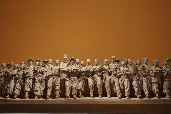 李继飞雕塑《团结·进步》