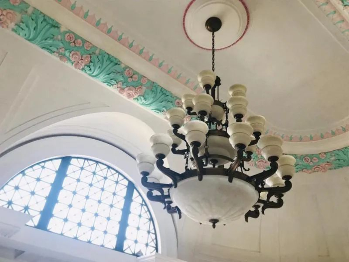 ▲恢复原貌的“奶油蛋糕”式石膏吊顶