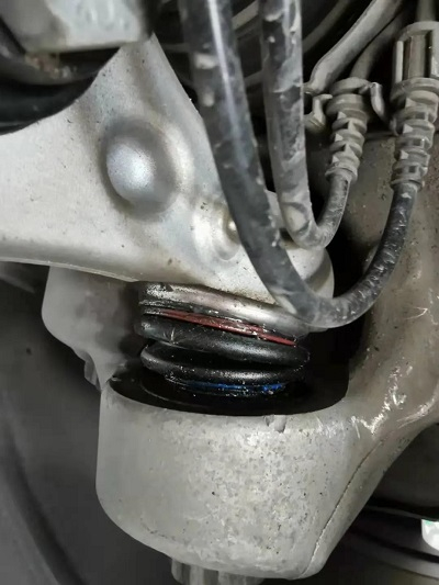 图说：部件漏油