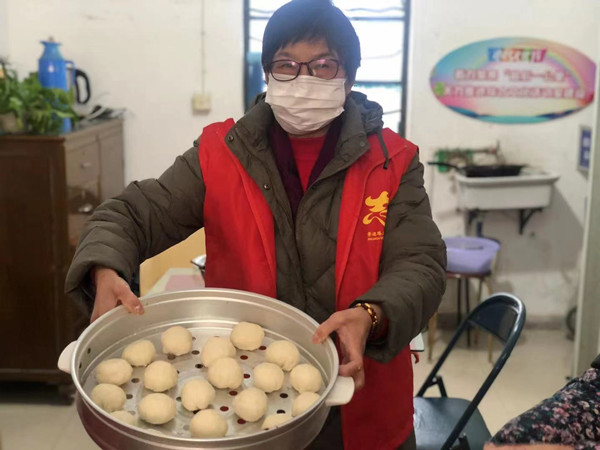 图说：志愿者宋建伟是“姐妹情深”的另一名骨干成员。