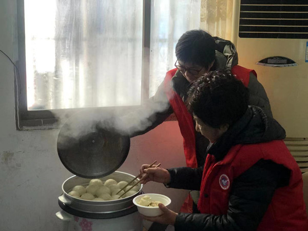 图说：蒋安琪（右下）是志愿团队发起人。