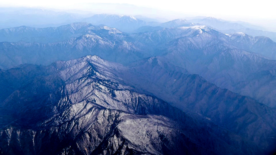     秦岭主峰太白山峰顶雪线 章叶青/摄