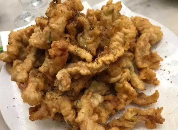 方先生自制小酥肉得到一致好评。（美国《世界日报》/受访者供图）