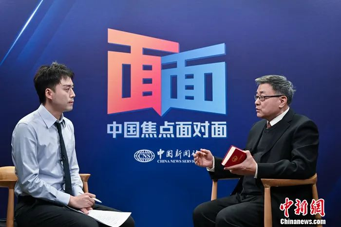全国人大宪法和法律委员会委员、全程参与民法典立法的权威专家孙宪忠接受中新社“中国焦点面对面”专访，进行权威解读。中新社记者 张兴龙 摄