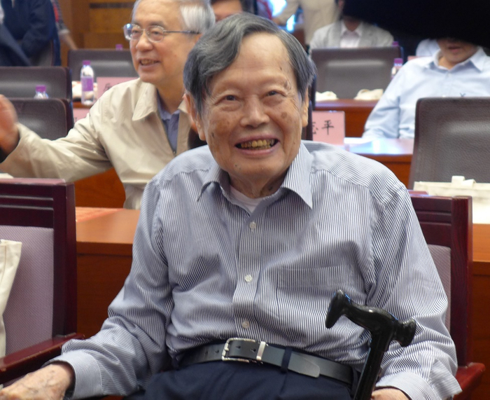 杨振宁在清华大学举办的百岁华诞庆祝会上