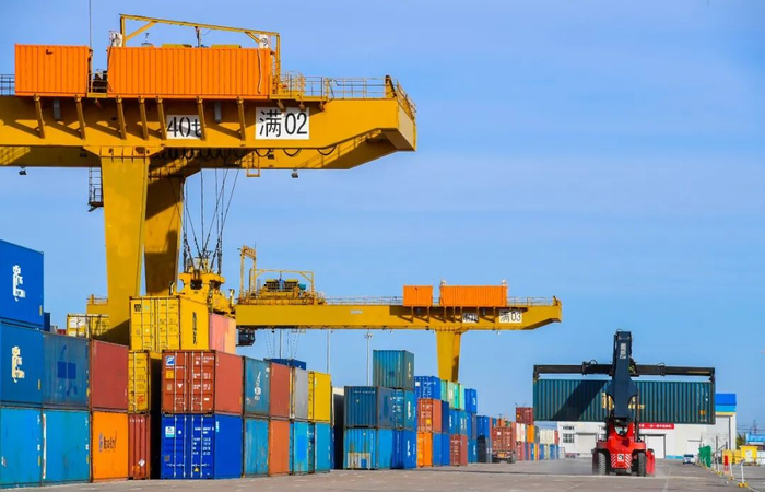 ▲满洲里口岸。新华社记者 彭源 摄