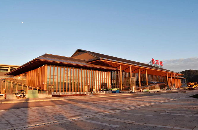 以“茶马古道，云滇驿站”为设计理念的普洱站造型大气精致。国铁集团宣传部 提供