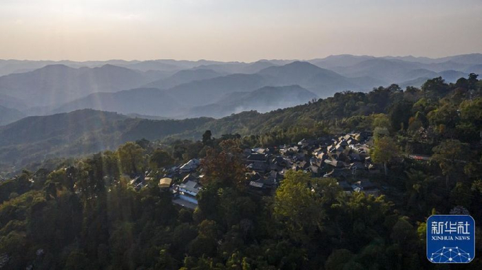 △从空中俯瞰普洱市景迈山翁基古寨。