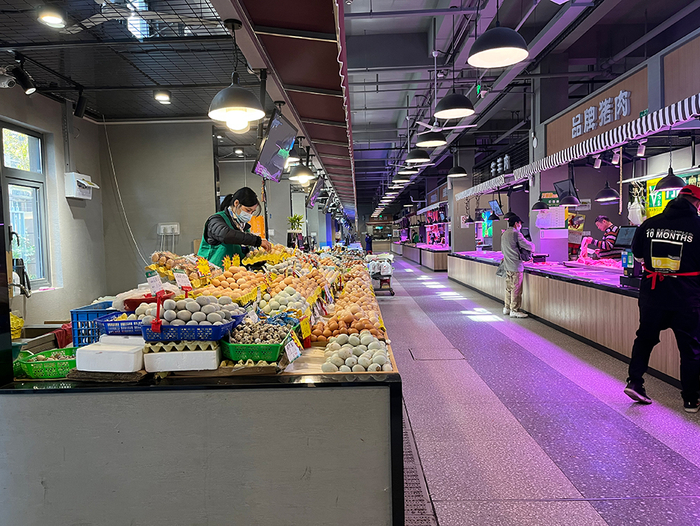 虹湾路菜市场，干净整洁、设计时尚。