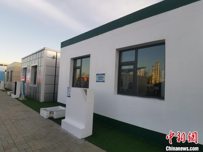 阳煤集团更名为华阳新材料科技集团，从煤炭主业转型主攻新材料产业。　高瑞峰 摄