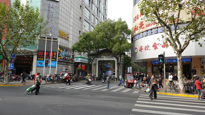 从四川北路看多伦路东侧入口。本文图片均为董怿翎图