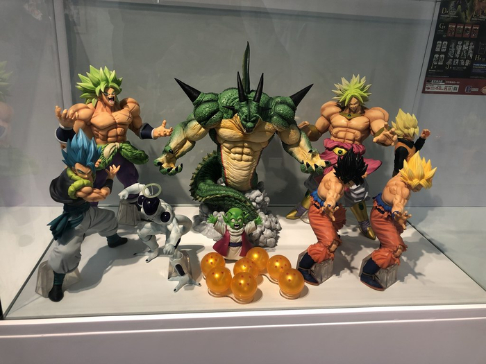 龙珠周边商品。